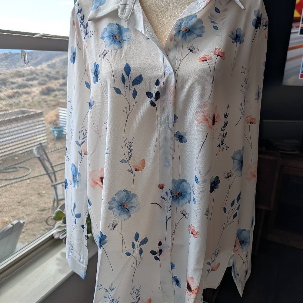 Unbranded Women's Blouse Size XL Button Up Floral Long Sleeves